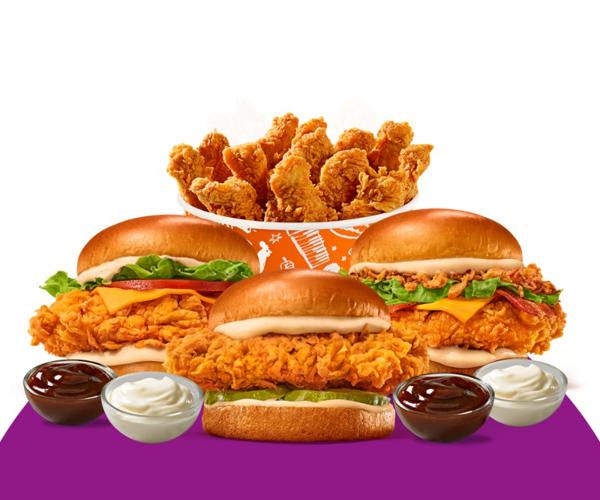 1 Balde 10 Tiras de Filé crocantes (100% peito de frango) + 3 Sanduíches a sua escolha + 4 molhos.
 
*Para garantir que o nosso produto chegue com a melhor qualidade para você, o envio é feito em caixas e não em baldes.