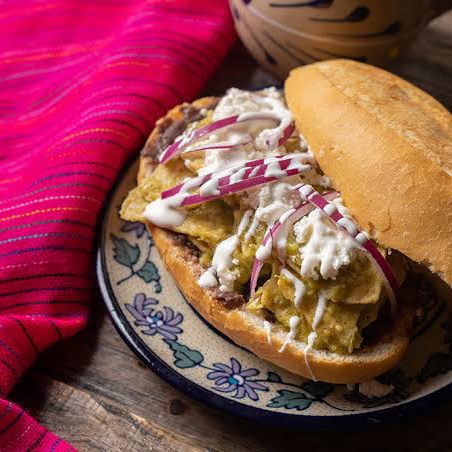 Torta de chilaquiles
