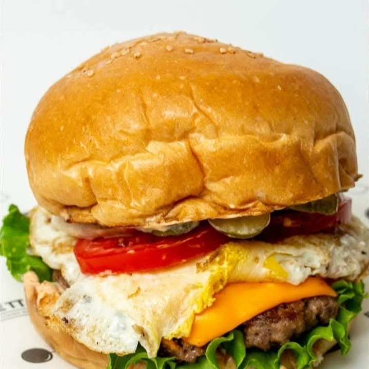 Royal Burger y 1 Porción de Papas