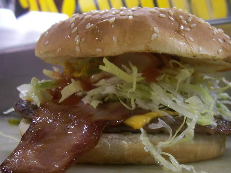 combo salchiburguer  con papas y refresco 600 ml