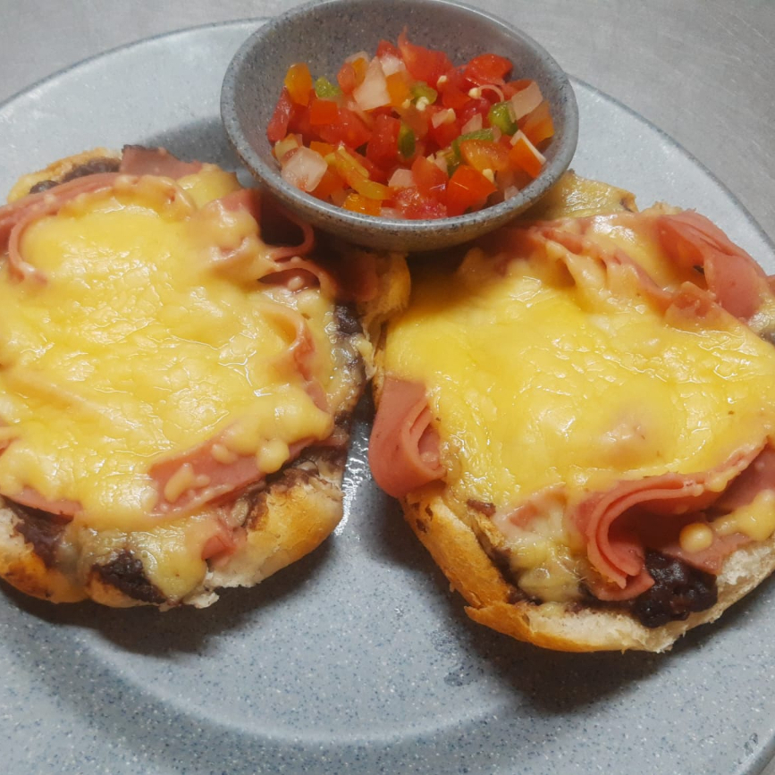 Molletes de Jamón