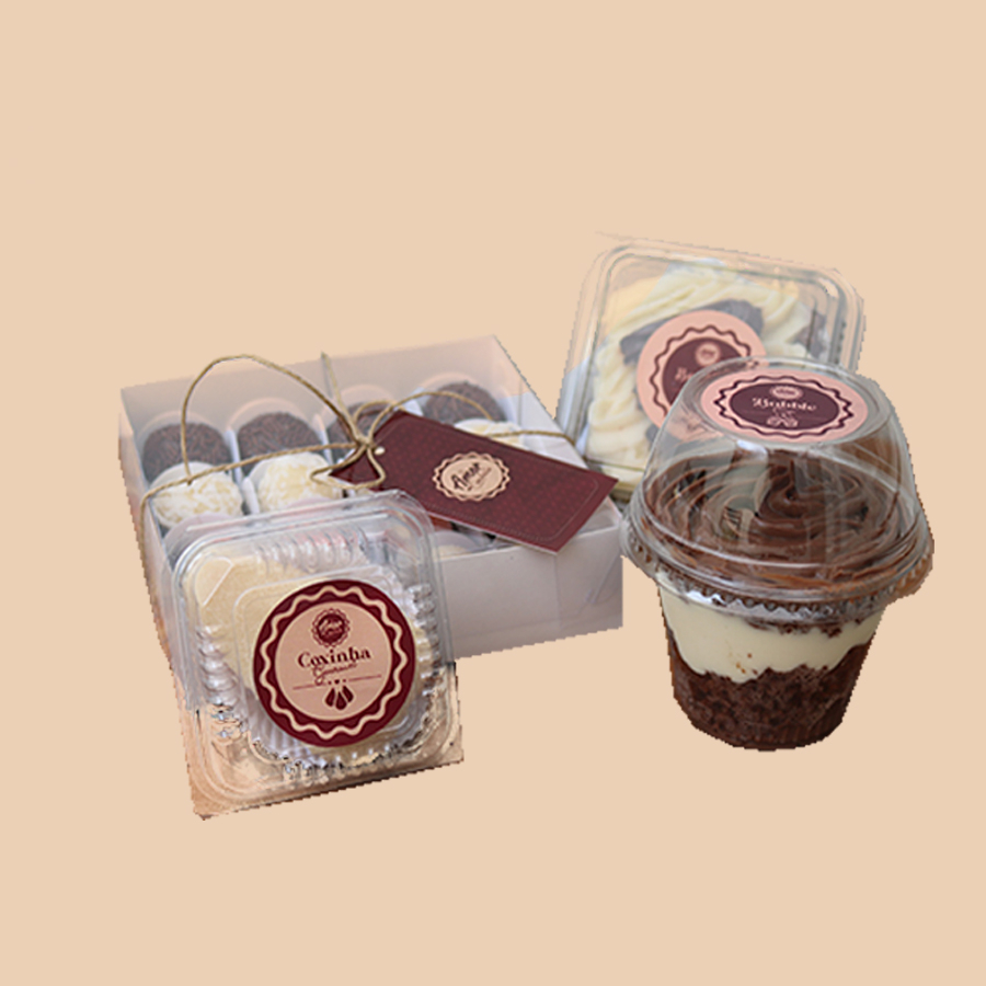 Contém: 1 Bubble Cup ou Bolo no Pote, 1 caixinha com 16 docinhos gourmet, 1 brownie & 1 coxinha gourmet.
