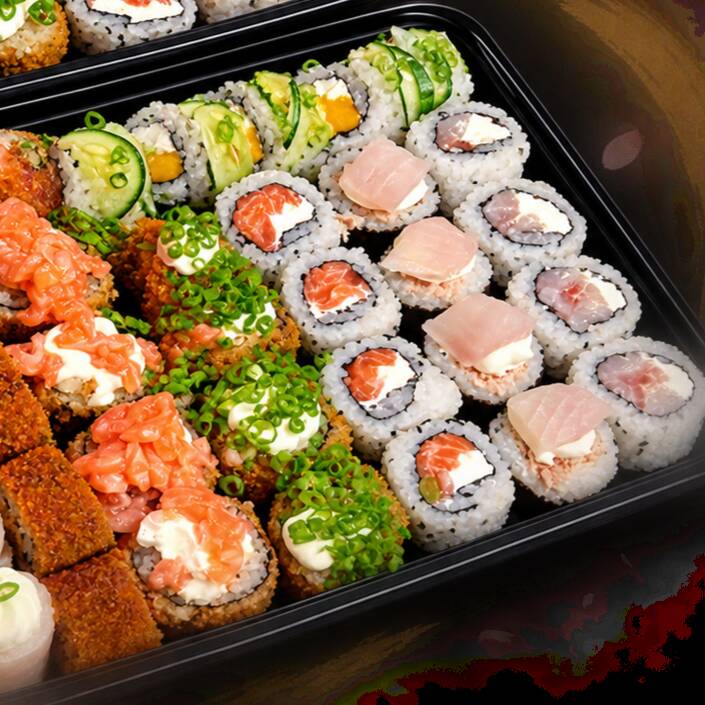Peças entre Hot Filadélfia Hot da del Special uramax salmão uromático tilápia rossomaki e gunkans especial de maracujá com o centro de arroz