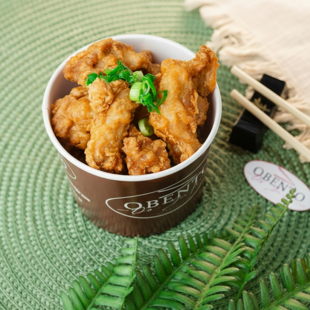 Frango sobre coxa desossado marinado envolto em uma crocante camada e acompanha molho especial japonês. Perfeito para amantes da culinária oriental.