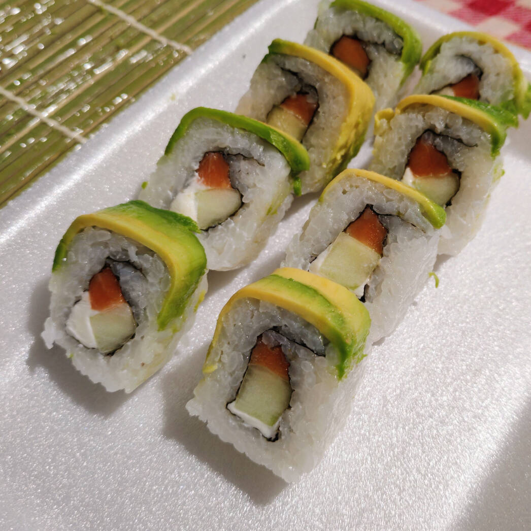 Roll Cubierto De Aguacate