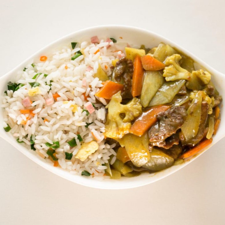 carne bovina com cebola, cenoura, couve-flor temperado ao molho Cury.