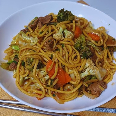 Carne, frango e legumes.