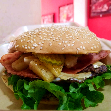 Hawaiian Burger con Papas a la Francesa