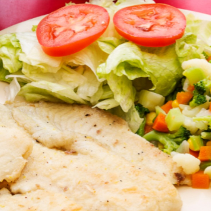 Pescado a la plancha con arroz y verduras al vapor