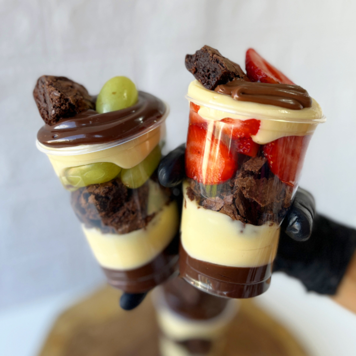 Felicidade em dobro e do seu jeito Escolha **2 sabores preferidos** dos nossos Copos da Felicidade e viva essa experiência!