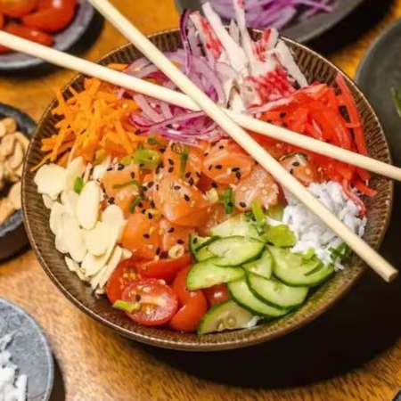 Salmão em cubos , Tomate cereja , Manga Cream cheese, Cebola rocha.