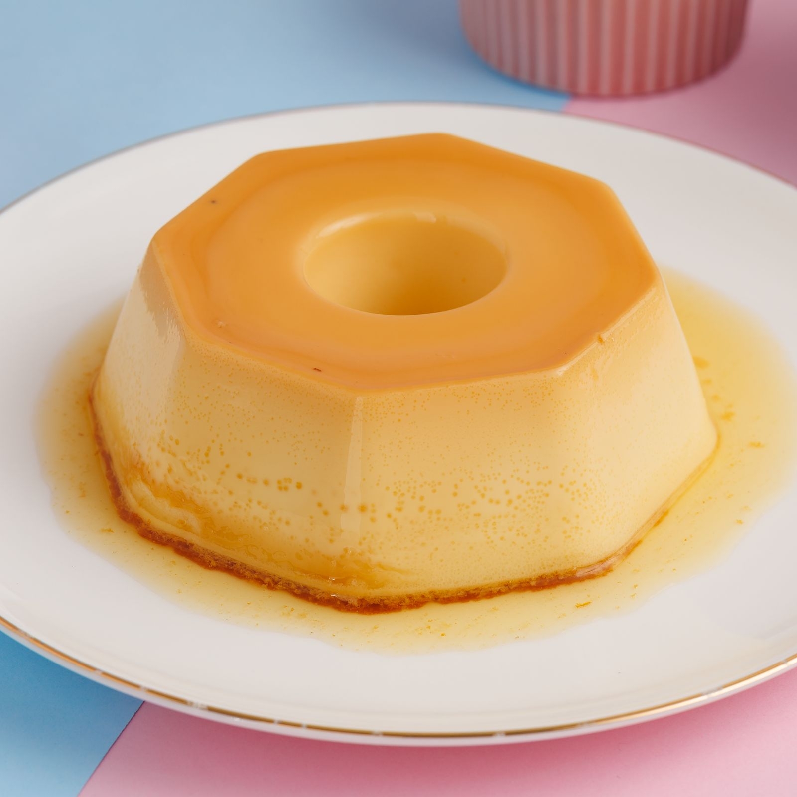 Pudim de leite condensado textura lisinha feito com ingredientes de qualidade proporcionando uma deliciosa experiência ao paladar