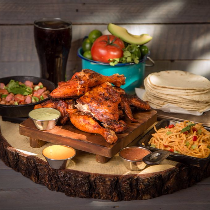 Combo#5 1 Pollo+1/2 de Costilla+2 Guarniciones
