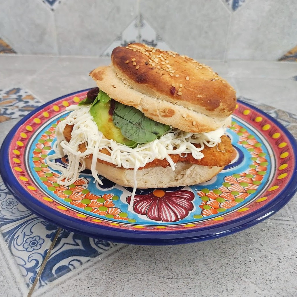 Cemita milanesa de pollo