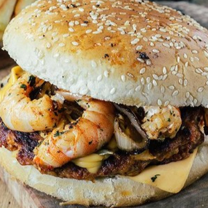 Hamburguesa Con Carne Asada Y Camarones