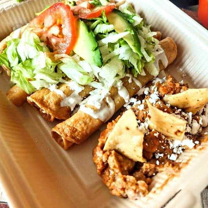 Tacos Dorados con Pollo