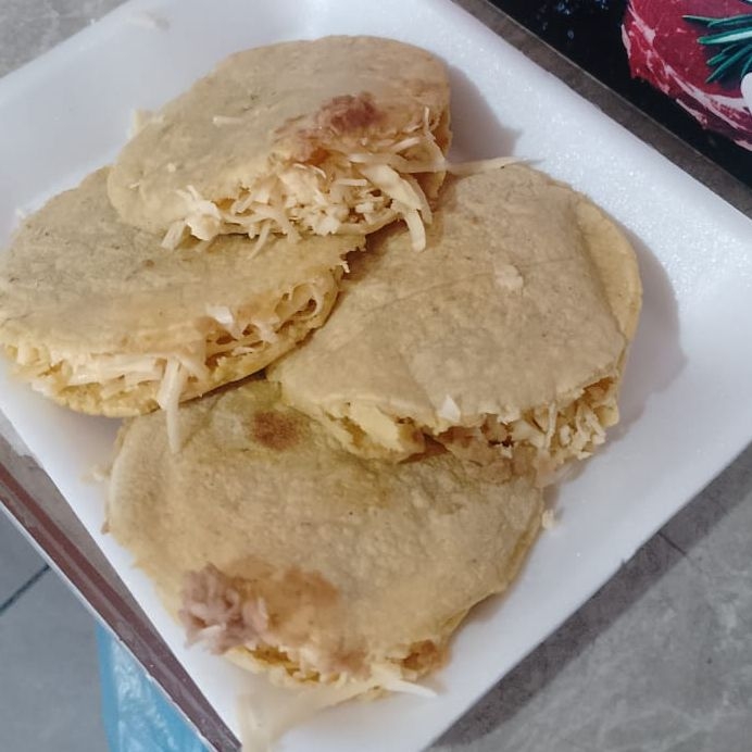 Gorditas de Maiz de Frijol con Queso