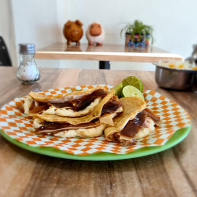 Quesadilla Con Maciza y Cueritos