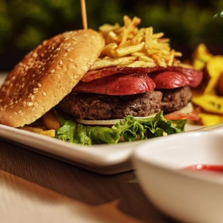 Hamburguesa Casera de Carne a la Parrillera