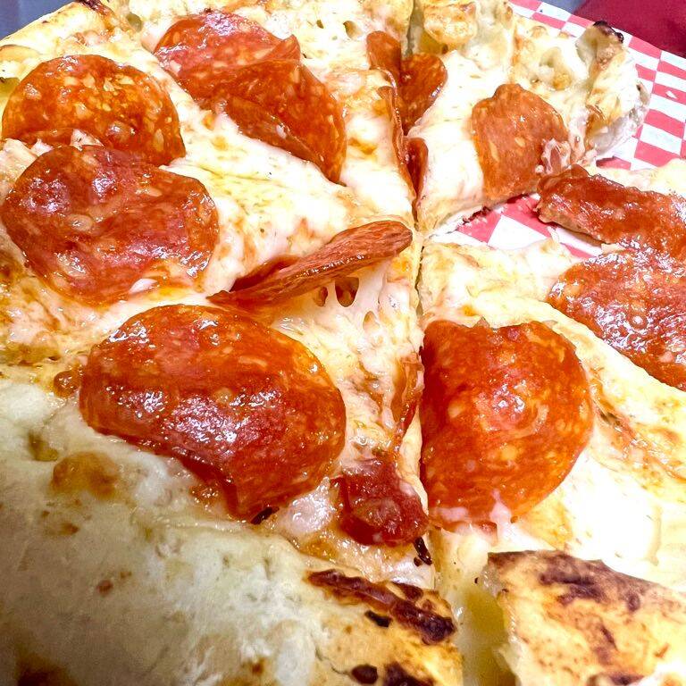 Pizza grande Pepperoni