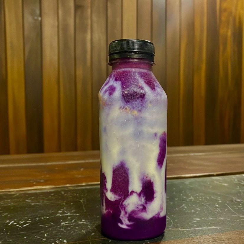 Açaí batido na garrafa com leite condensado