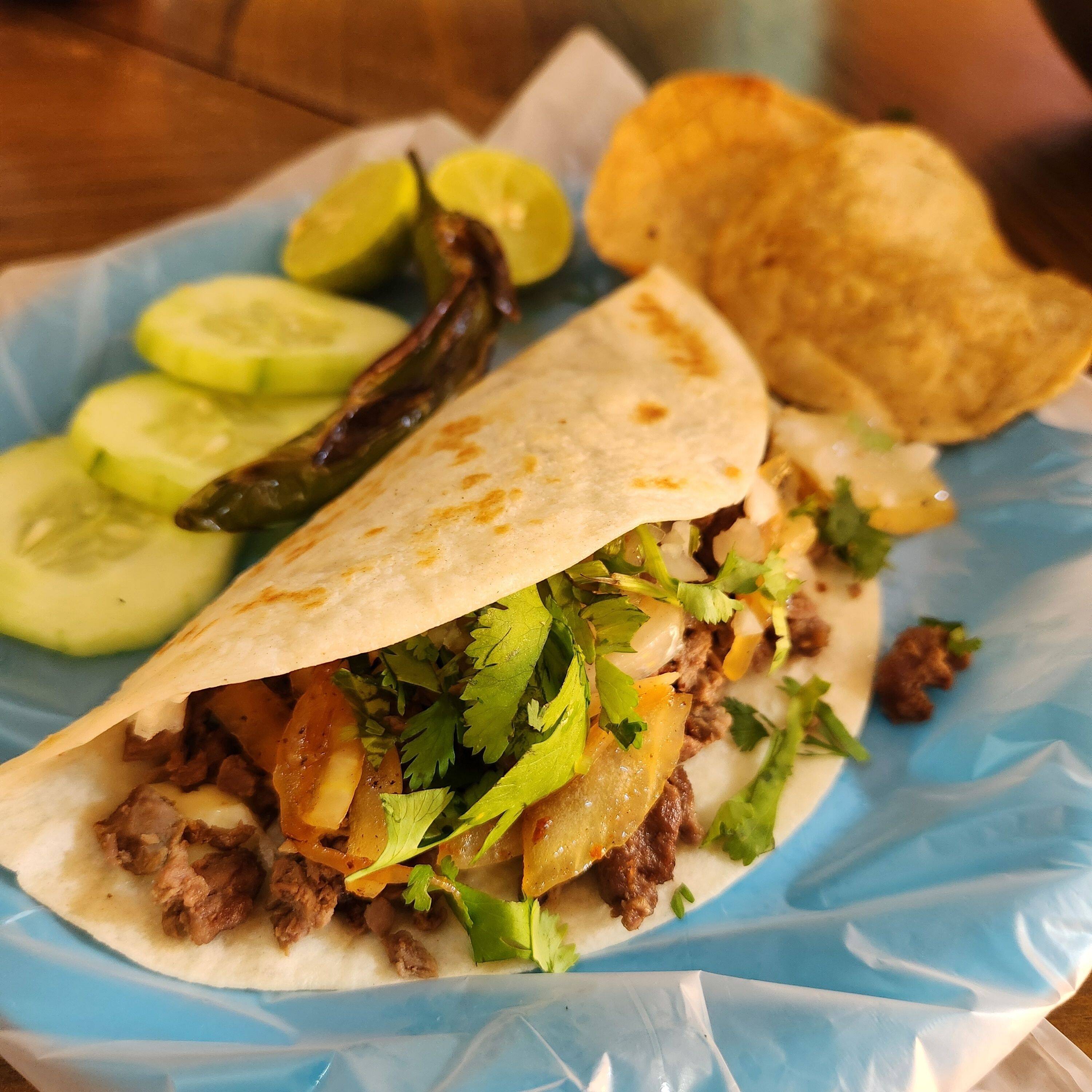 Combo Quesadilla Sencilla Lechón + 2 Tacos Bisteck