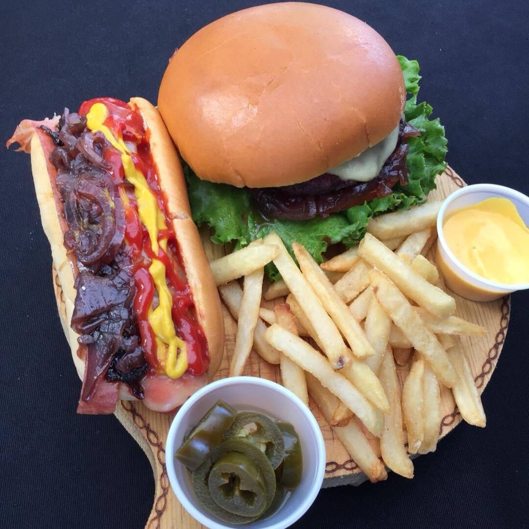 Hamburguesa Tarantino + 1 hot dog + papas