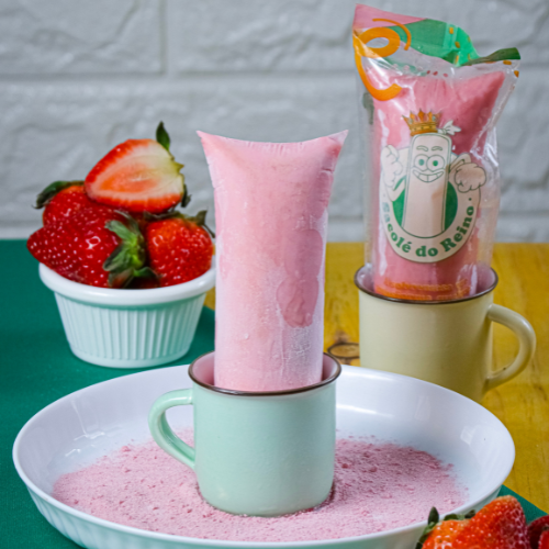 Uma verdadeira viagem no tempo, trazendo aquele sabor que nos remete à infância. Cremoso e delicioso, é a sobremesa gelada perfeita para matar a saudade desse clássico. Não perca a chance de reviver essas memórias com um toque gourmet.