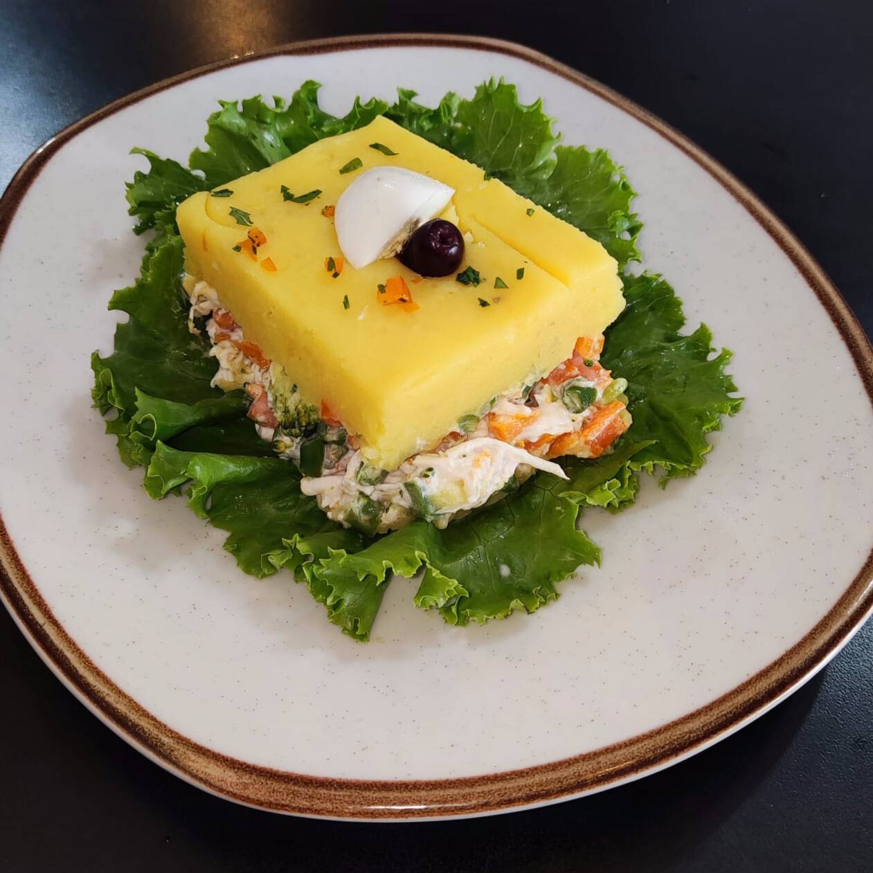 Causa De Pollo Y Verduras