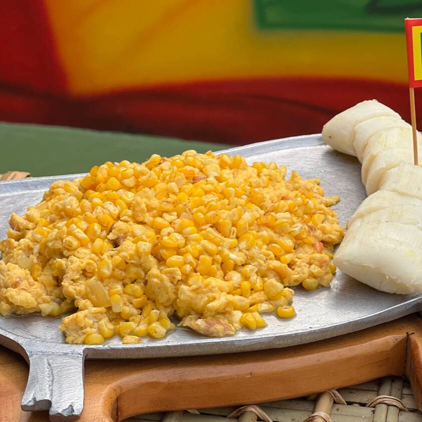 Huevos Perico con Maiz