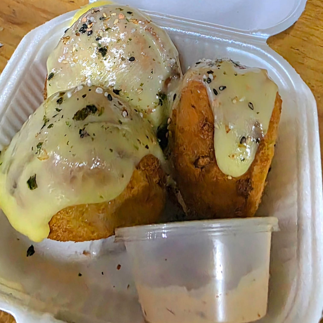 ONIGUIRIS EMPANIZADOS, TRIANGULOS DE ARROZ RELLENO