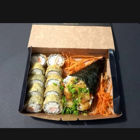 10 Carioca Salmão + 1 Temaki Camarão Empanado