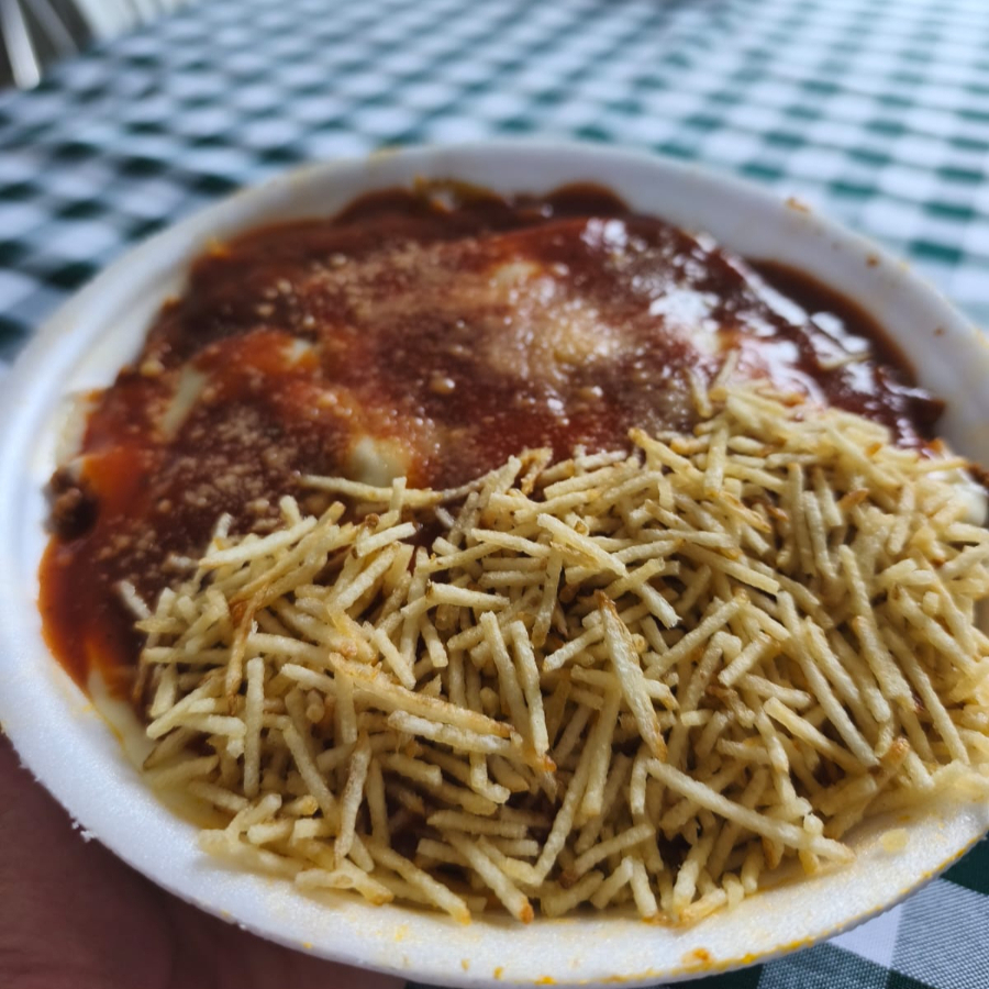 Macarrão,carne moída, queijo, batata palha