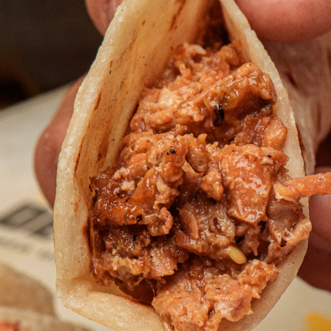 Taco Chicharrón Prensado en Salsa Molcajeteada