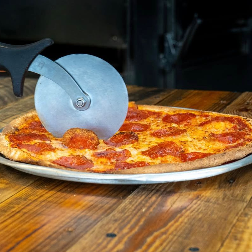 Pizza Pepperoni 14" + Pepsi 2 lt