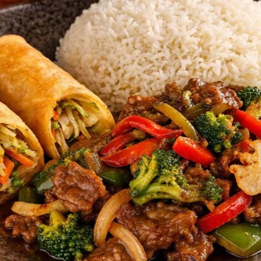 Combo de almoco (ter a sab, 11h as 18h): Prato do Panda Carne com Brocolis completo com acompanhamento a escolha + 1 Coca-Cola lata 350ml ou Coca-Cola Zero.