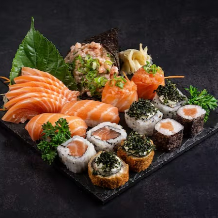 1 temaki de salmão 100 g 6 sashimi de salmão 2 niguiri de salmão 2 djou salmão 2 bateramaki 2 shake 2 uramaki salmão 2 uramaki skin couve crispy 2 hot holl creme cheese