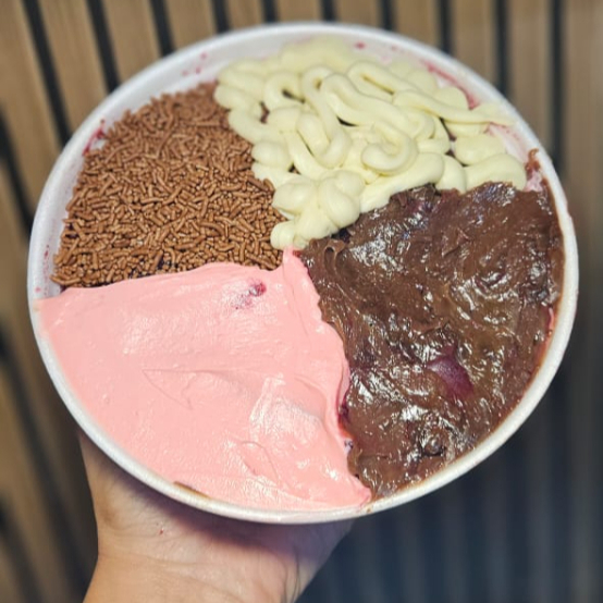 1 litro com: brigadeiro, mousse de limão, granulado e mousse de uva