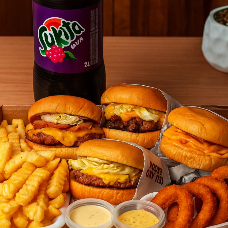 4 bugueres salada, + porçao de batata , + anel de cebola 2 molhos da casa mais 1 refri de 2 litros