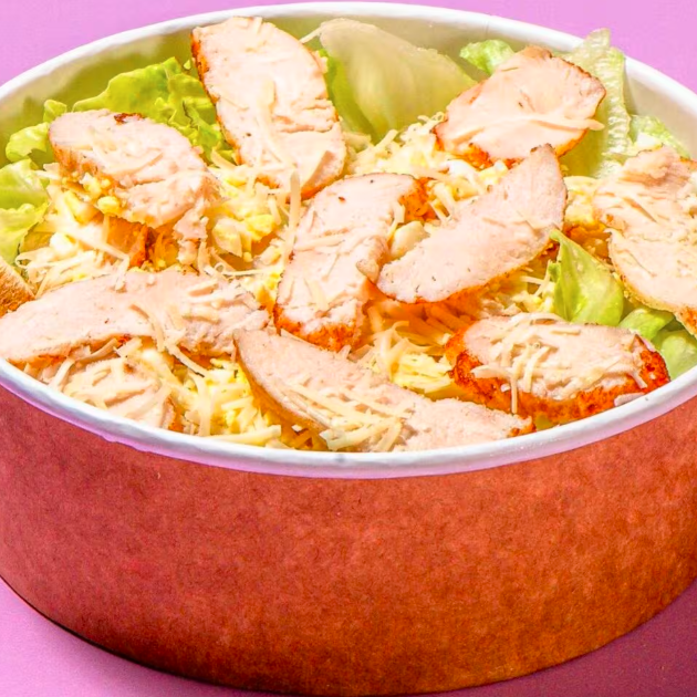 Alface americana, frango em tiras, ovo ralado, queijo parmesão e molho caeser a parte.
Para garantir uma entrega rápida, não é possível fazer trocas e/ou retiradas de ingredientes nos produtos.