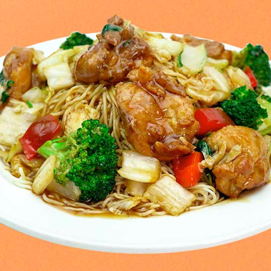 Tallarín con Pollo en Trozos