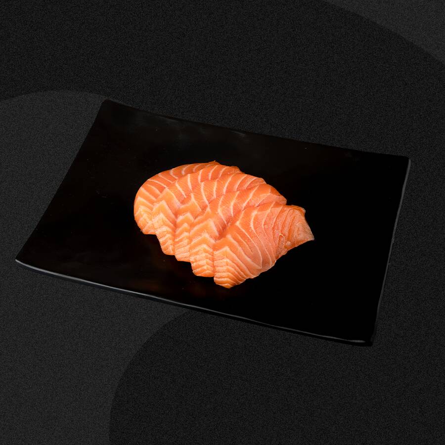 5 unidades de sashimi de salmão.