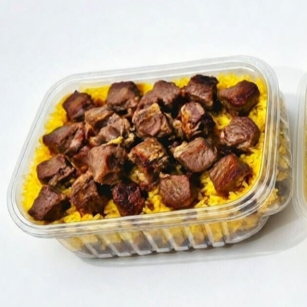 Feijão Macassar, Arroz, Carne de sol, Vinagrete, Farofa. Porção serve 1 pessoa 450 g a 500 g