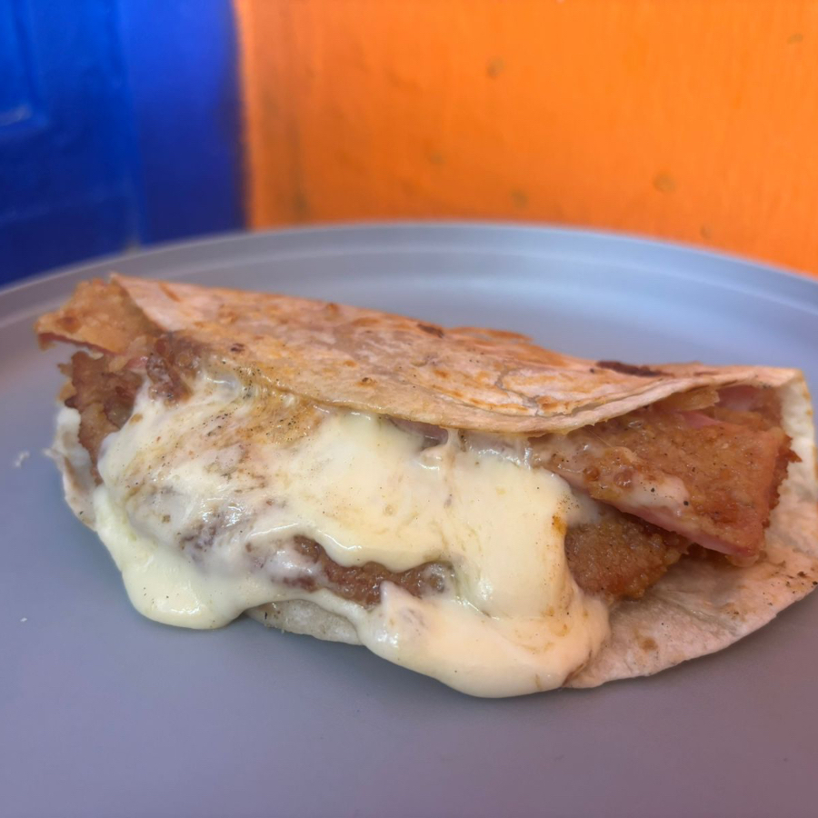 Quesadilla con Milanesa de Jamón