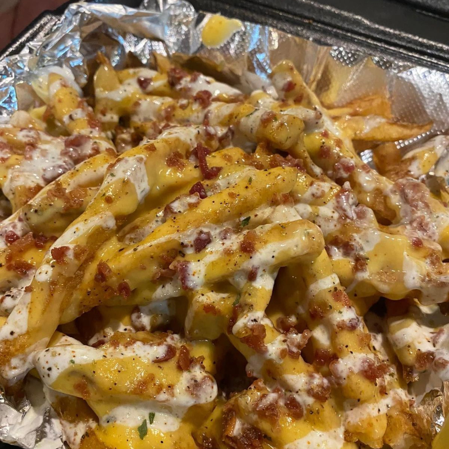 Orden de Papas con Queso Cheddar y Tocino