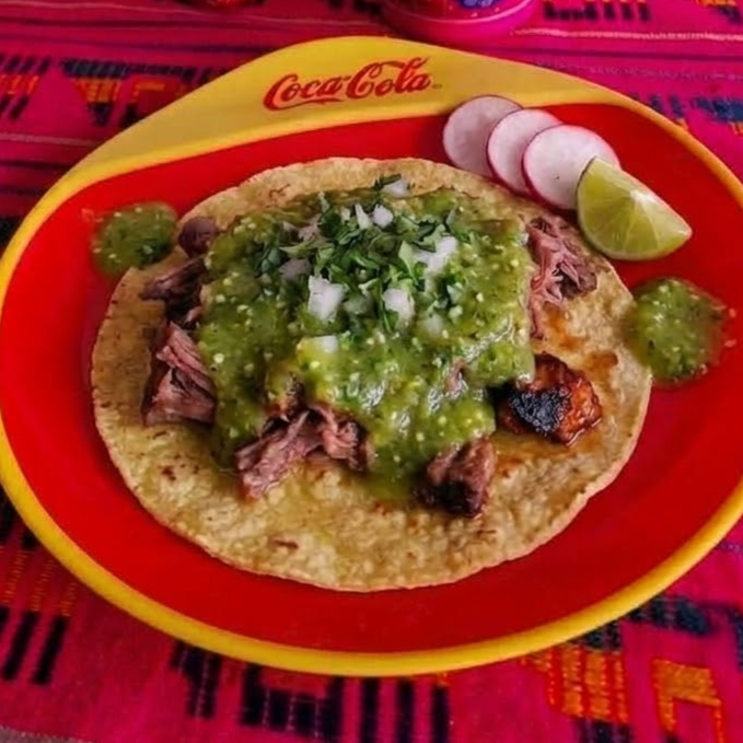 Taco de Costilla en Chile Verde