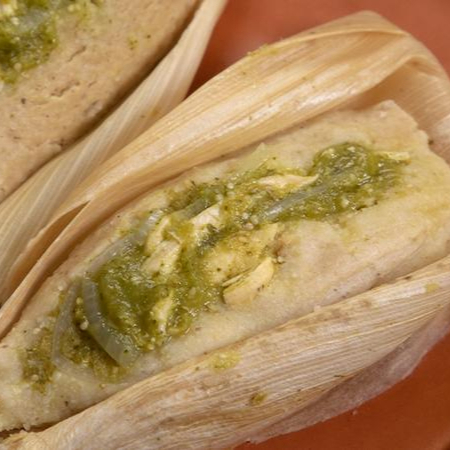 tamal de pollo en salsa verde