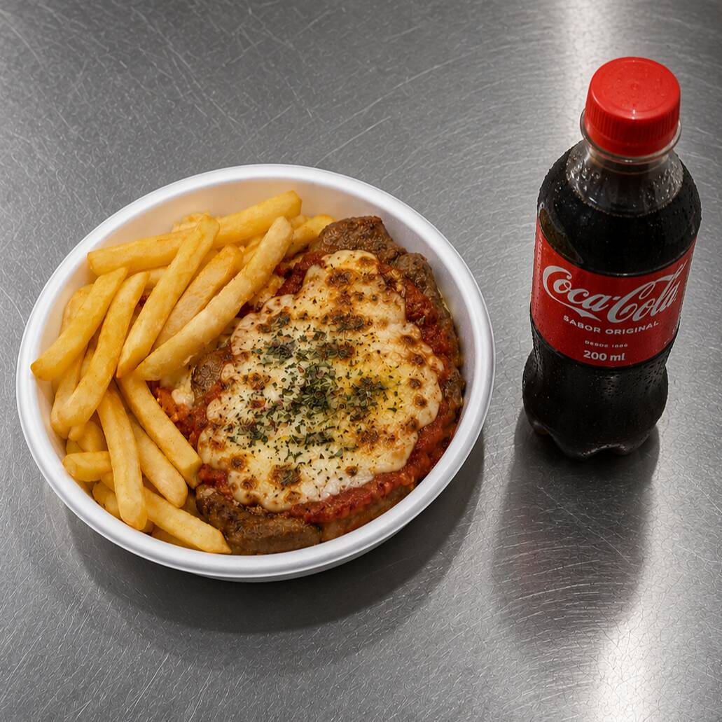 Marmita de a Parmegiana de Carne Arroz, e Fritas.