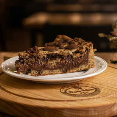 Massa de cookies caseiro com gotas de chocolate e recheio de brigadeiro de Nutella.Simplesmente deliciosa!