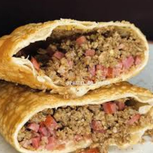 Pastel de Carne moída com Calabresa Ralada